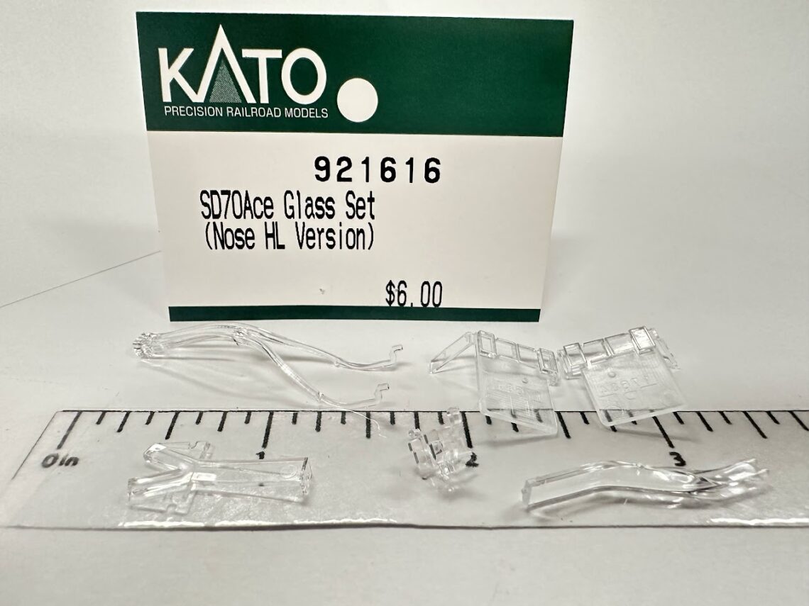SD70ACe Glass set (Nose HL Ver.) - Includes windows and light tubes, clear (N-Scale)