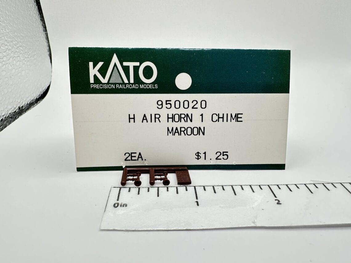1 Chime Airhorn, Maroon (HO-Scale)