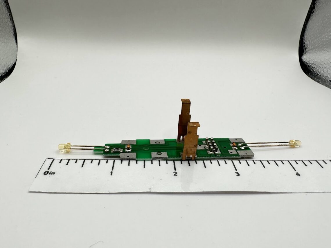 Circuit Board with Amber LED Lights (Analog Jumpers #966013 sold separately) (HO-Scale)