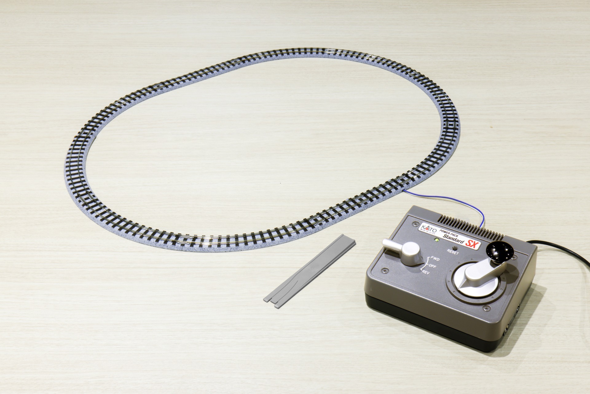 Narrow-Gauge UNITRACK Oval Track Set with Kato Power Pack Standard SX - Image 5